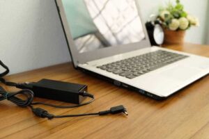 Laptop Battery Myths Debunked: Separating Fact from Fiction